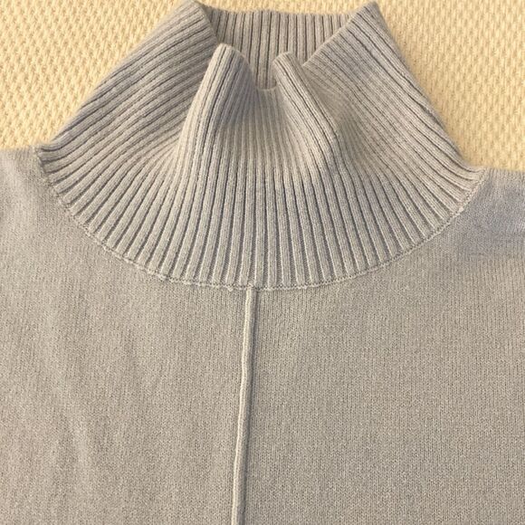 French Connection Oversized Size Small Woman’s Tunic Sweater in Powder Blue. - Picture 4 of 8